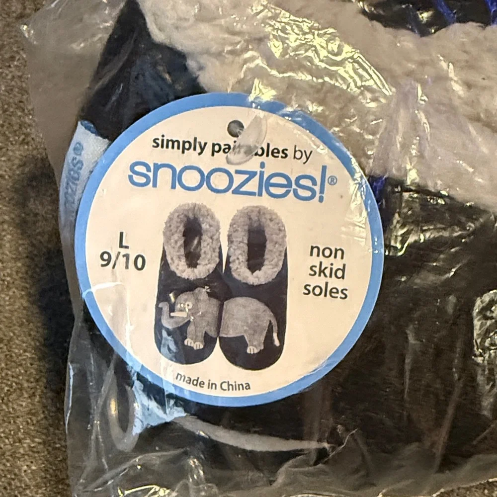 Snoozies elephant slippers, NWT, L, 9-10 - Picture 3 of 4